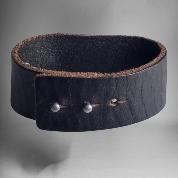 🌼Black Leather Unisex Peace Symbol Bracelet - Picture 5 of 8